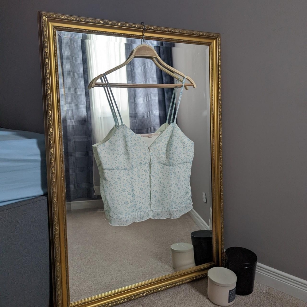 guess white and blue floral tank